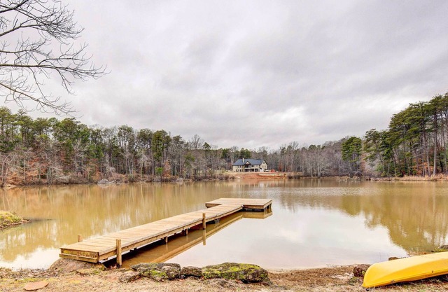 Lakefront Blue Ridge Mtns Vacation Rental