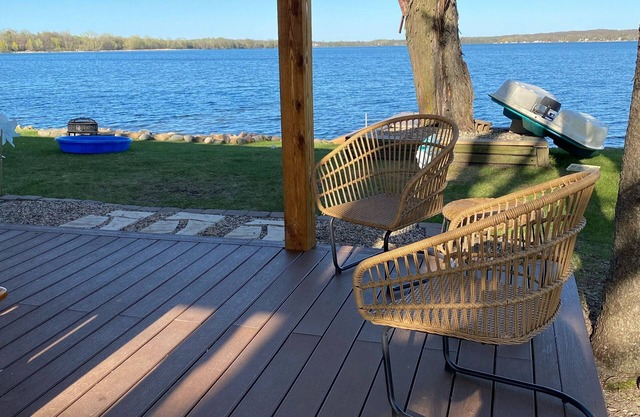 Lakefront home on Beautiful Lake Francis, only 1 hour from the Twin Cities