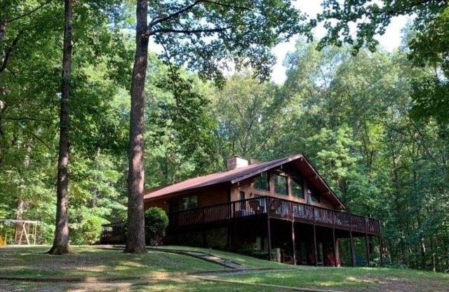 Lakefront home w/secluded cove, deep water dock, plenty of space
