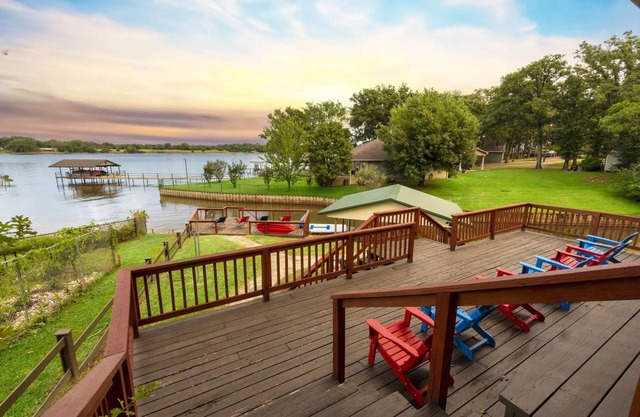 Lakefront Retreat/Sleep 15n Starlink Internet and 2 kayaks with reservations nn