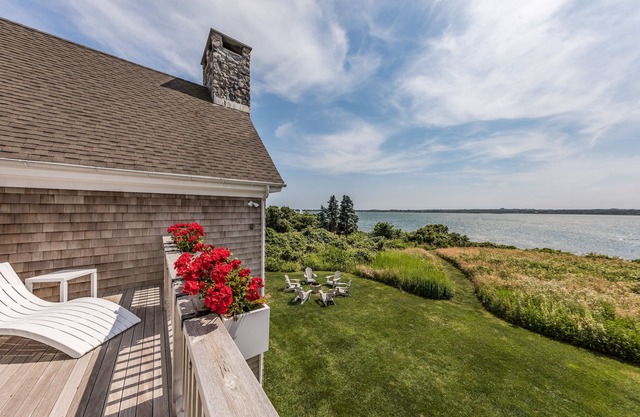 Lakefront Sunsets with a pool & spa.