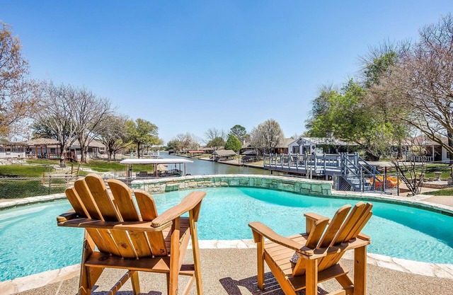 Lakefront with Private Pool, Deck, AND Hot Tub!