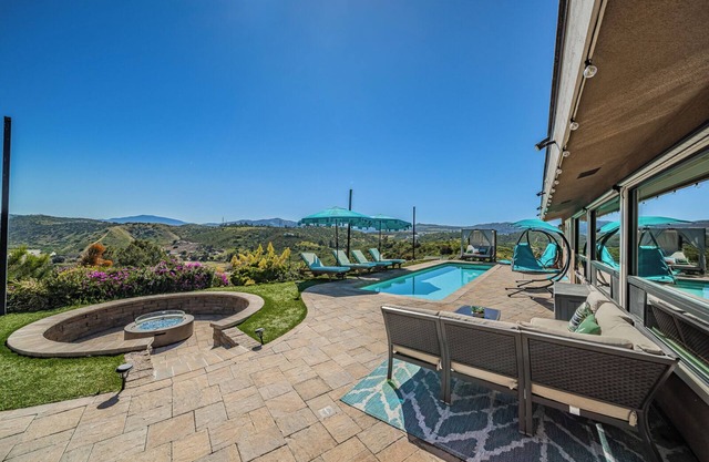 Lakeside Hilltop Retreat