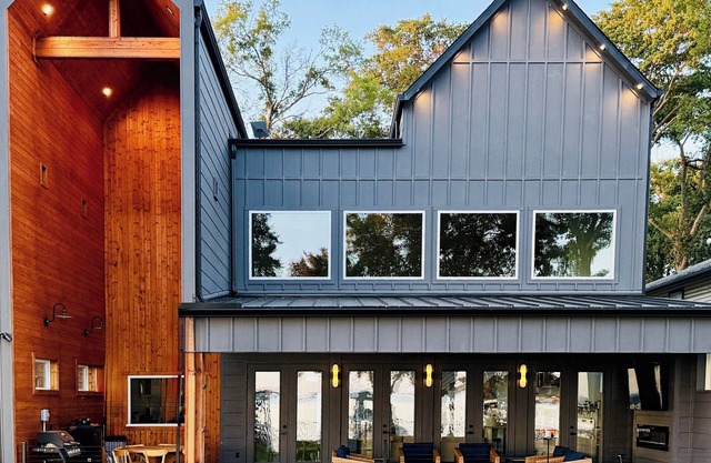 Lakeside Luxury Made for Memories!