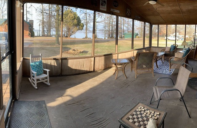 Lakeside View Lodge overlooking beautiful Reelfoot Lake