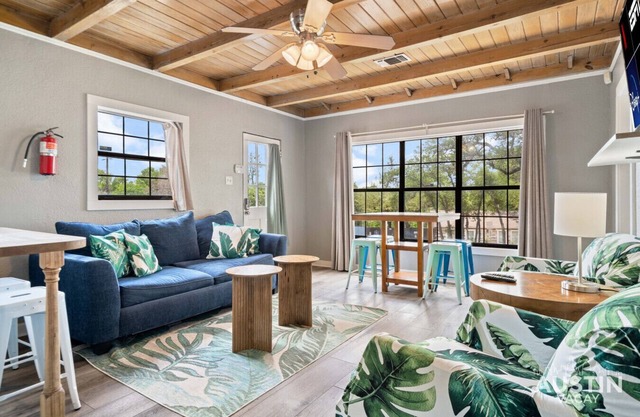 LakeTravis Bungalow8