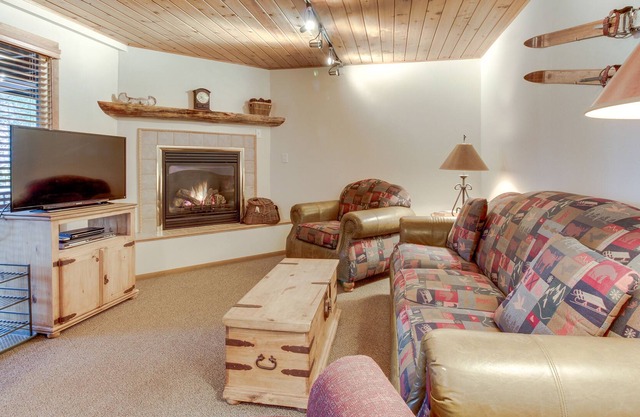 Lakeview Condo w/ Deck, Pool/Hot Tub, & Close Beach Access - Near Skiing