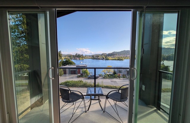 Lakeview Hideaway