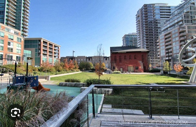 Lakeview High Rise 2 beds + Indoor Parking