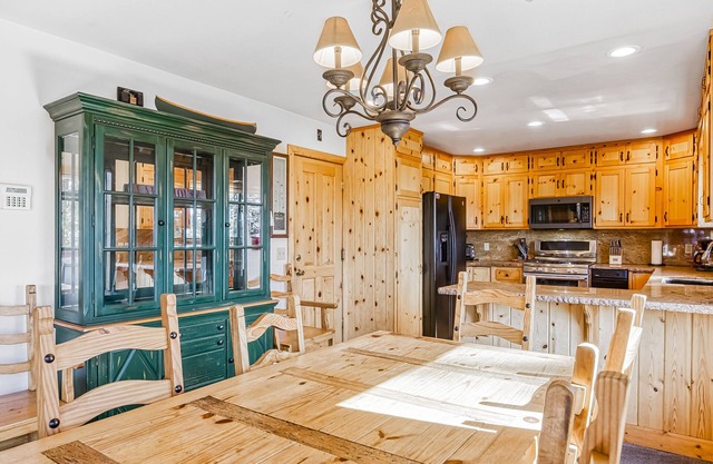 Lakeview Home w/Pool Table, Private Hot Tub, Fireplaces - Water Views, Dogs OK