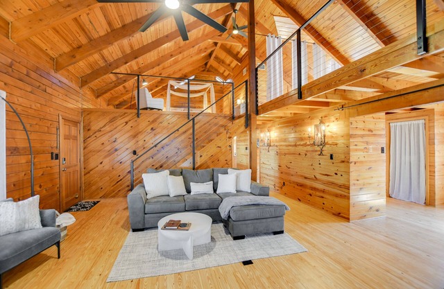 Lakeview Log Cabin- Romantic Couples Retreat-Stunning Views