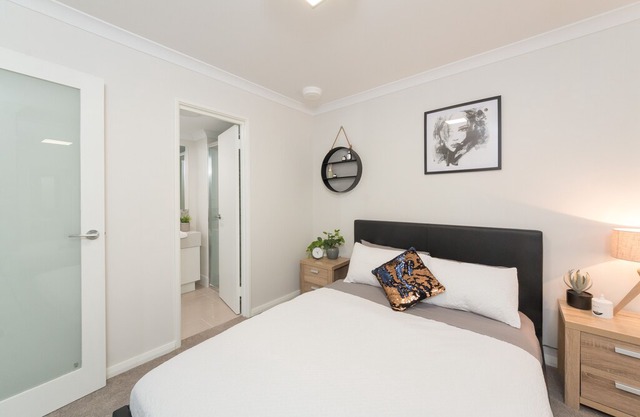 Lakeview Suite 06 - Heart of Rockingham