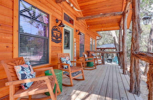 'Lakewood Secret' Cabin ~ 4 Mi to The Lake!