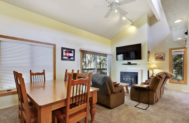 Lance's West 2BDR and Loft- Very Walkable