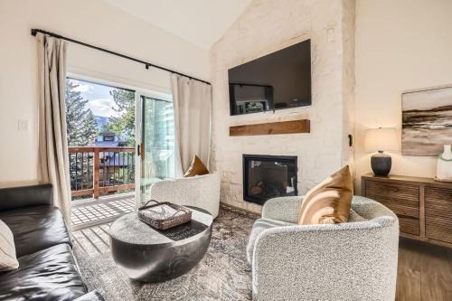 Lance's West 7 Condominium