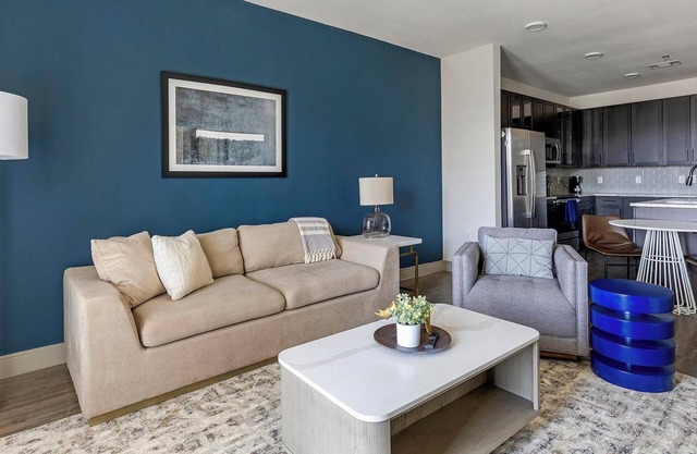 Landing | Amazing 1BD, Courtyard, Gym