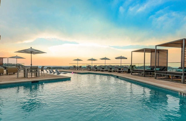Landing | Beautiful 1BD, Pool, Clubhouse