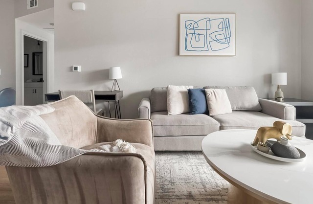 Landing | Beautiful 2BD, Rooftop Lounge, Pool