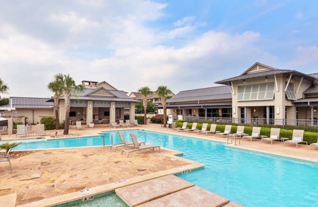 Landing | Beautiful Studio, Yoga Studio, Pool