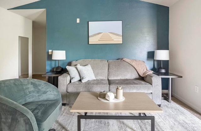 Landing | Beautiful 2BD, Courtyard, Clubhouse