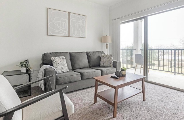 Landing | Chic 1BD, Gym, Clubhouse
