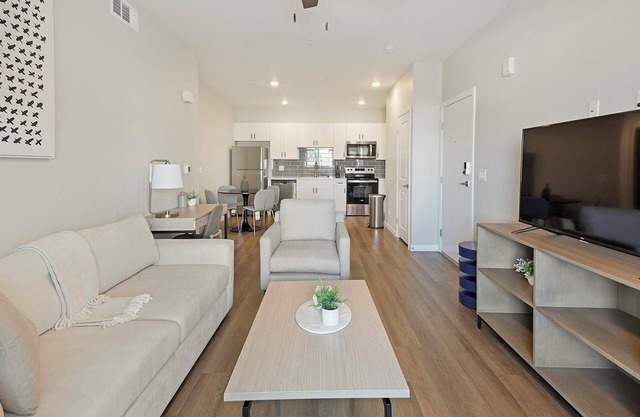 Landing | Chic 2BD, Rooftop Lounge, Pool