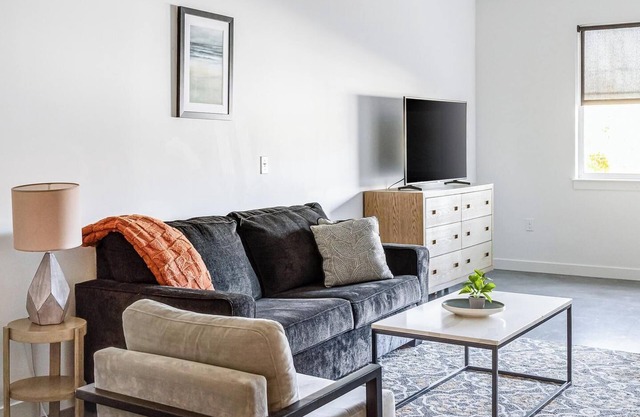 Landing | Incredible Studio, Gym, Rooftop Lounge