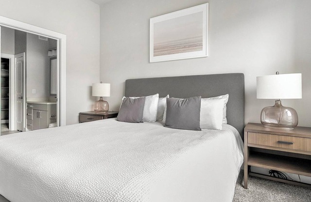 Landing | Incredible 1BD, Pool, Gym
