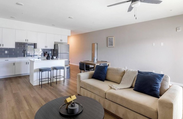 Landing | Incredible 1BD, Rooftop Lounge, Pool