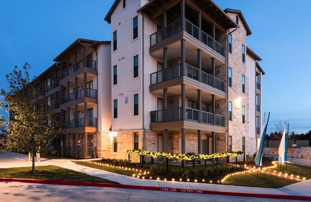 Landing | Modern 1BD, Pool, Clubhouse