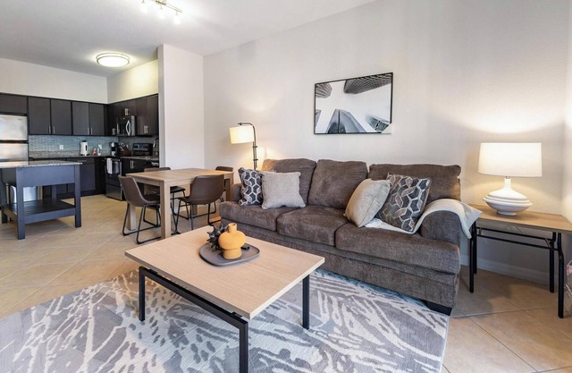 Landing | Stunning 1BD, Gym, Clubhouse