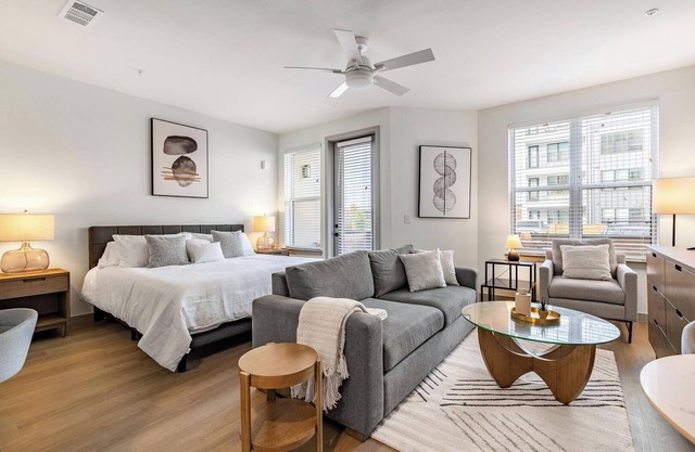Landing | Stunning Studio, Clubhouse, Pool