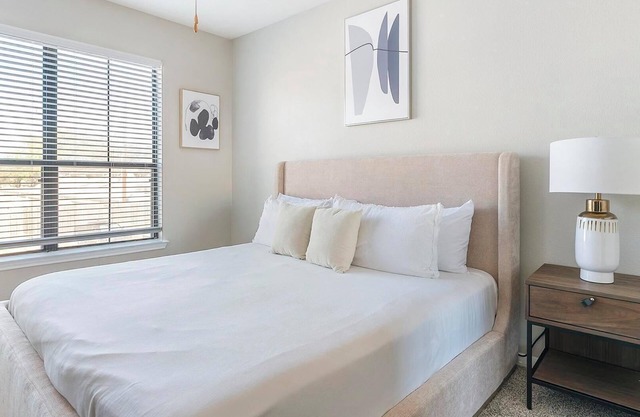 Landing | Stylish 1BD, Gym, Pool