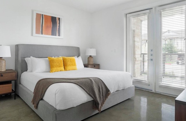 Landing | Stylish 1BD, Pool, Clubhouse