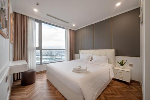 Landmark 81 Aurora Exquisites