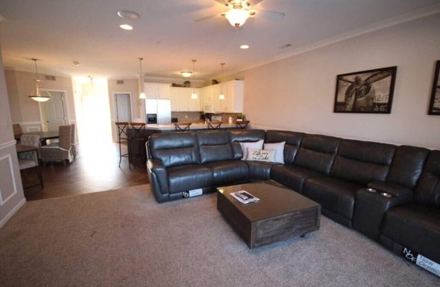 Lands End Condo - No Steps! Sleeps 6-8. Large Sectional Sofa. Inquire for Slip.
