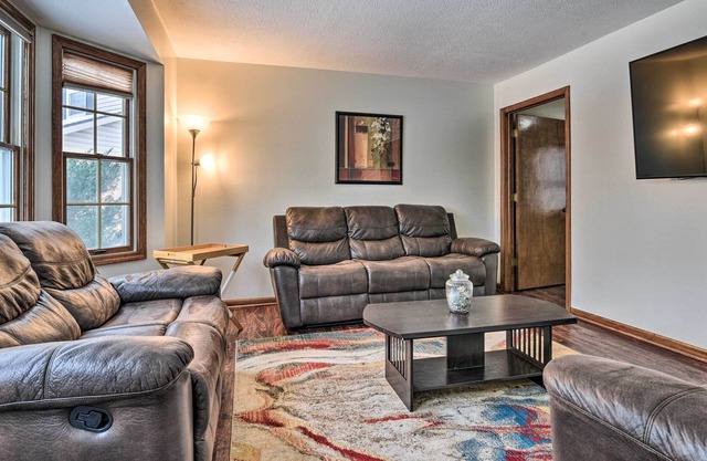 Lansing Area Home ~ 4 Mi to MSU Campus!