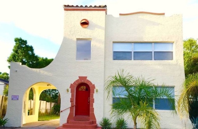 Large 1BR steps to dwtn ★ 5 min to beach