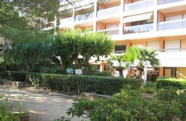 Large 2 cabin-rooms close to the sea