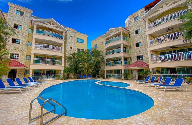 Large 3 bedroom, 2 bathroom property conveniently located steps from the beach.