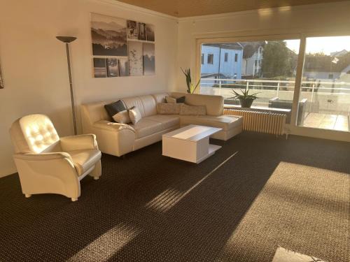 Large 3-BR Apt for 6 - direct train to Oktoberfest