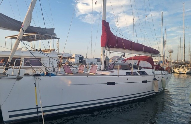 Large 3-cabin sailboat for a unique experience!