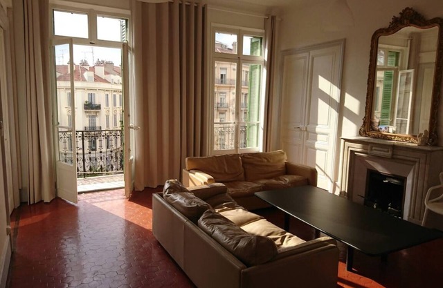 Large 5 bedroom Flat in Cannes City Centre