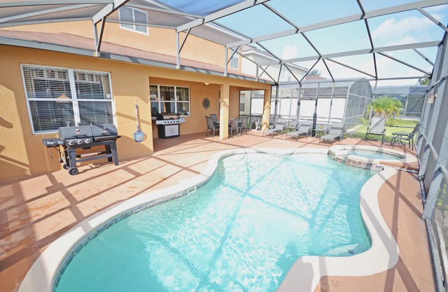 Large 5 Bedroom Pool Home - Bella Toscana