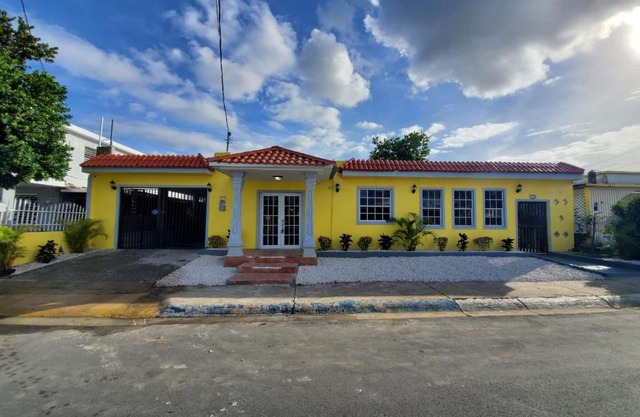 LARGE 8BR Sleeps 38 People with over 3000 SQ FT
