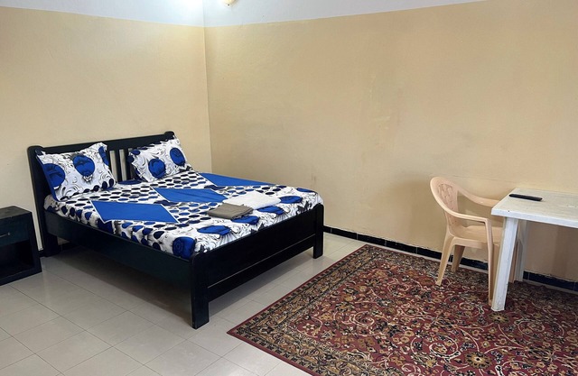 LARGE AIR-CONDITIONED ROOM WITH LIVING ROOM - WIFI- KITCHEN