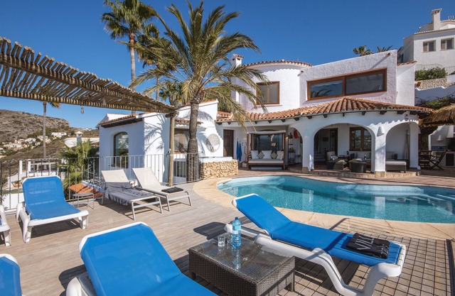 Large and comfortable villa with private pool in Moraira, on the Costa Blanca, Spain for 6 persons