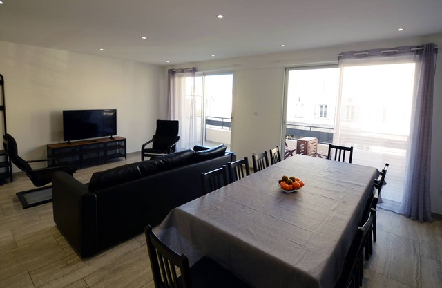Large and Superb Apartment in the Center of MORIANI PLAGE