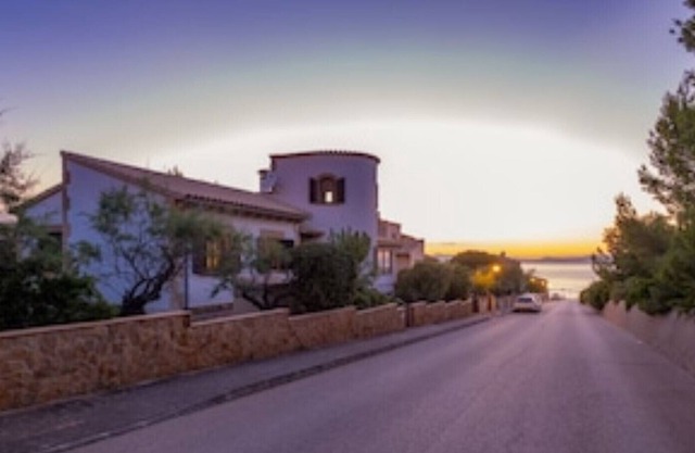 Large apartment in a villa by the sea (Sa Vinya II)