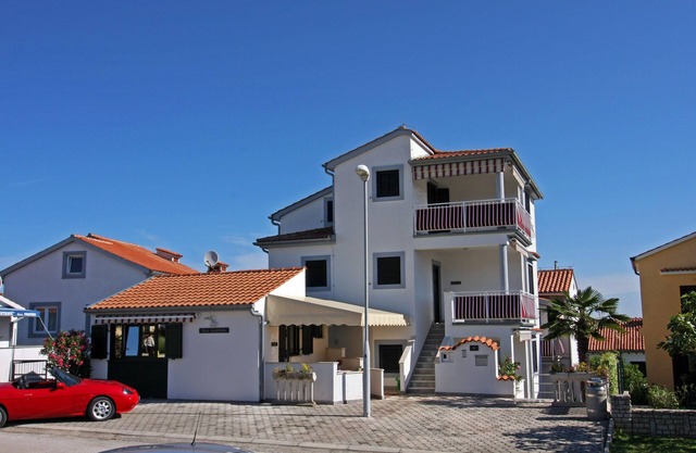 Large apartment just 300m from the beach in Porec